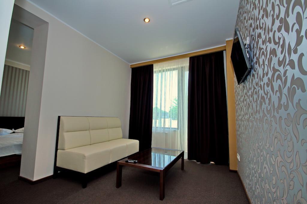 Hotel Eden トゥルチャ エクステリア 写真